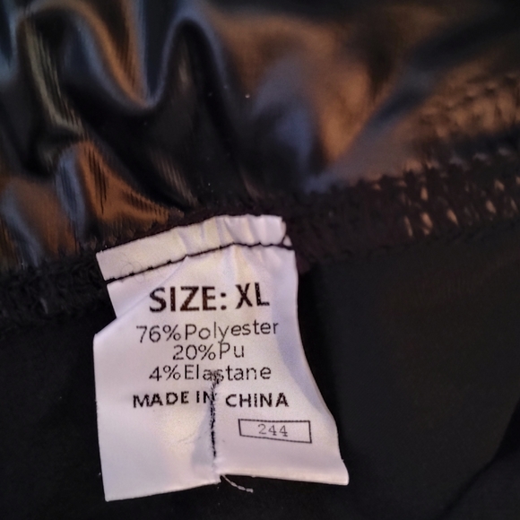 Chic Black Faux Leather Trousers - Picture 6 of 6